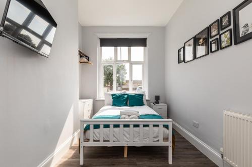 Bradley Stoke House | Dove Court Travel Lodge 1 - Ground Floor Ensuite