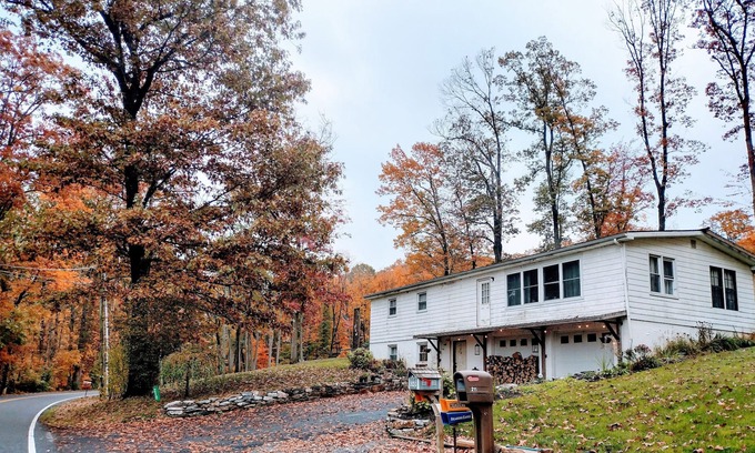Mount Aetna House | Dove Road π Country Setting Hershey Park Giant Center Harrisburg Capitol