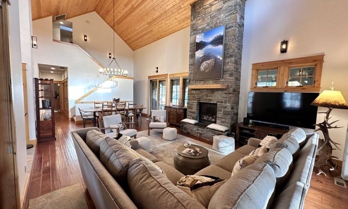 Dover Bay House | Dover Bay Cabin Idyllic Luxury in the Heart of Idaho's Mountain Lake Wonderland