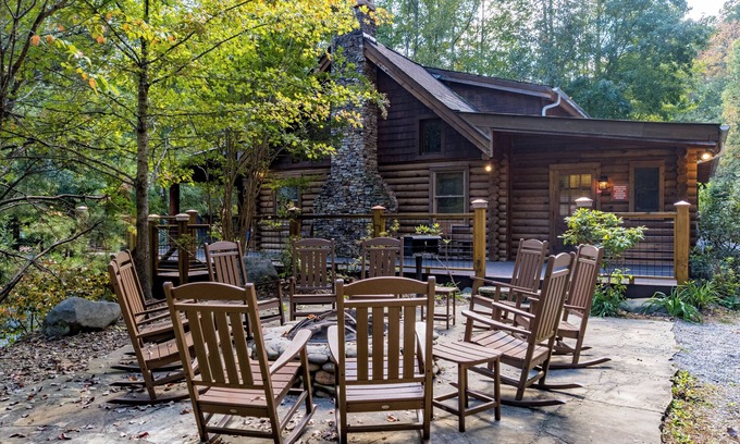 Rocky Grove Cabin | Down The Creek: Lovely Gatlinburg Cabin for Family Vacations and Large Groups.
