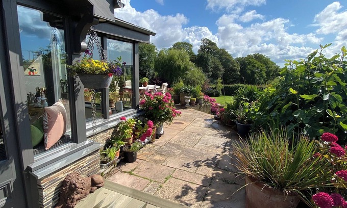 Dartmouth Bed & Breakfast | Downton Lodge Country B&B