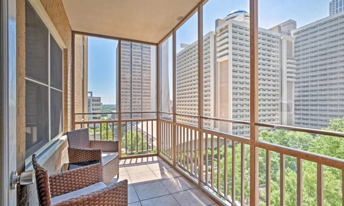 Peachtree Center Condo | Downtown 1BR - LOW Cleaning Fee! Centrally Located/All Attractions!