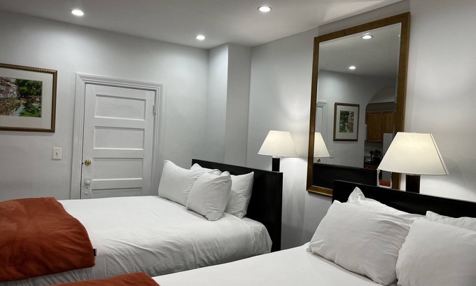 Columbia Heights Apartment | Downtown 2 Bdrm 2.5 miles frm City's Center METRO Public Paid Garage Parking