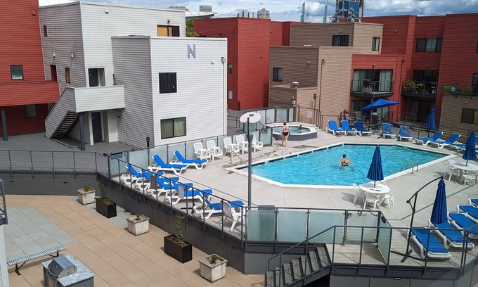 Pearl District Condo | Downtown 2 bdrm Condo Steps Away From the Willamette River. Year Round Hot Tub