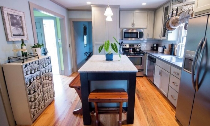 Westside Condo | Downtown 2 bedroom, sun-filled historic condo w/workspace, beautiful balconies