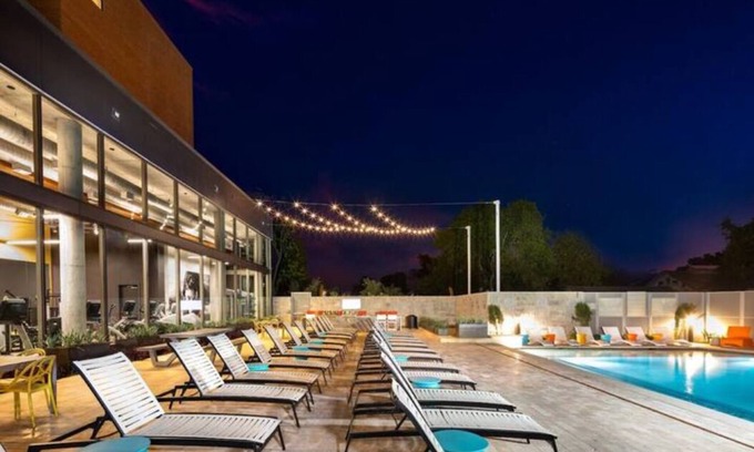 Central East Austin Apartment | Downtown 2BDRM 2BATH Sleeps 6 Free Parking & Pool