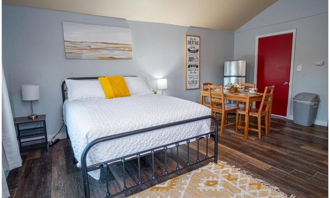 Nevada Street Apartment | Downtown Accessible New 1BR1BA Cozy Studio