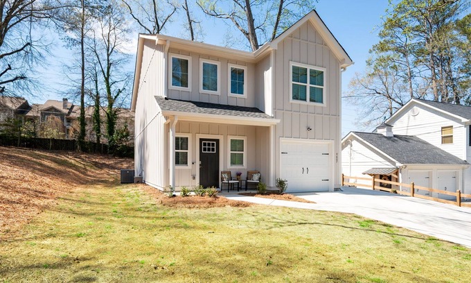 Acworth House | Downtown Acworth!