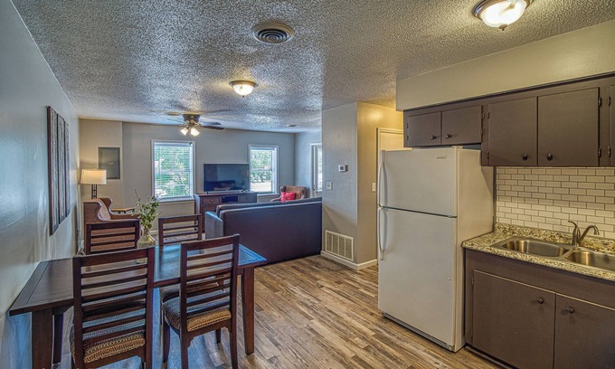 Marshall Apartment | Downtown Apartment #2 On the Town Square