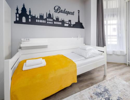 Inner City Budapest Apartment | Downtown Apartment House Orange