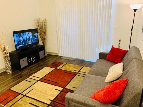 The Woodlands Apartment | Downtown Apt FREE Parking - Fully Kitchen - FREE Laundry