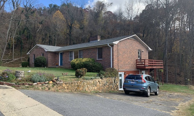 East End - Valley Street Apartment | Downtown Asheville Hideaway