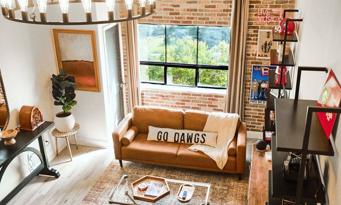 Athens Condo | Downtown Athens Condo, Sanford Stadium Views, 12 Min Walk to Games