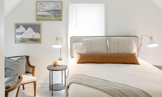 Ames Apartment | Downtown & Campus Wifi W D Netflix 2Br 1Ba