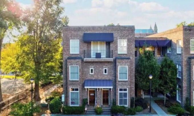Greensboro Condo | Downtown Charmer