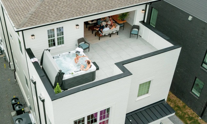 Eighth Avenue House | Downtown Deco| 2mi to Broadway| Grill & HotTub -A