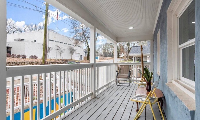 Pittsburgh Apartment | Downtown Delight 3BR Retreat Near Stadium-Arena