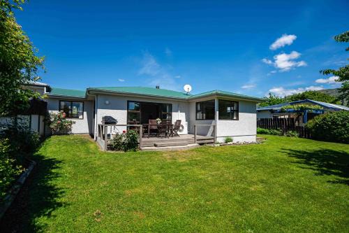 Wanaka House | Downtown Delight - Wanaka Holiday Home