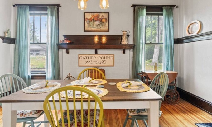 Hickory House | Downtown Executive Retreat