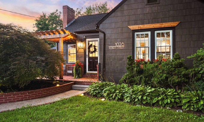 Greeneville House | Downtown Forest