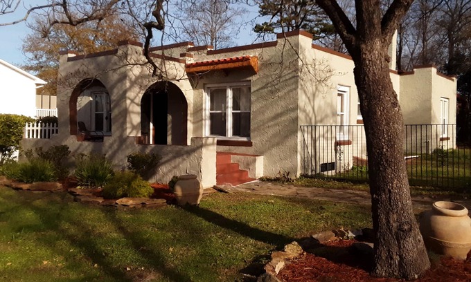 Valdese House | Downtown Garcia, a Spanish bungalow convenient to Morganton, Hickory, Lenior