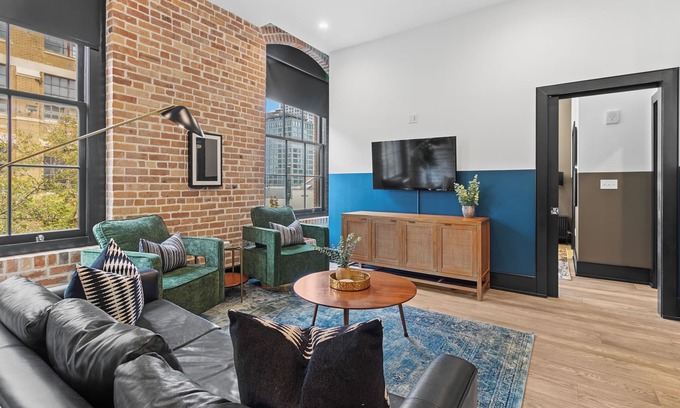 Central Business District Hotel | Downtown Heated Rooftop Pool Gym Gameroom