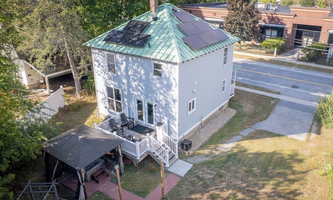Keene House | Downtown Hot Tub Escape