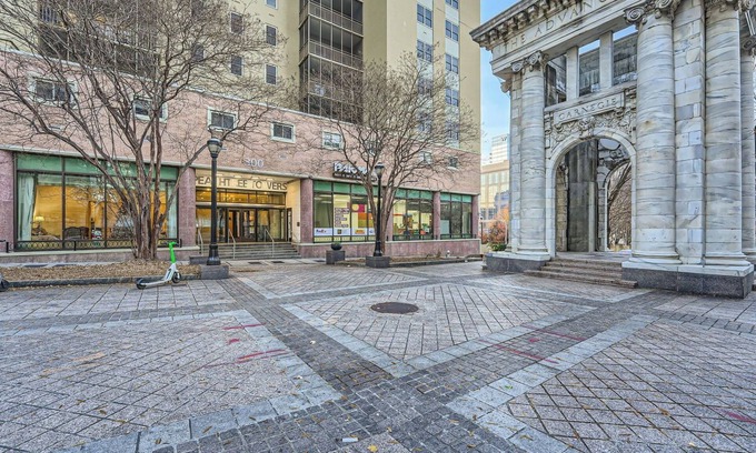 Peachtree Center Condo | Downtown Hotel District Centrally Located Condo