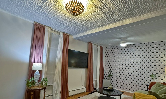 Historic Downtown Apartment | Downtown Jersey City Gem! 2bd/1bth Quiet Duplex w Backyard. 10 min from NYC!