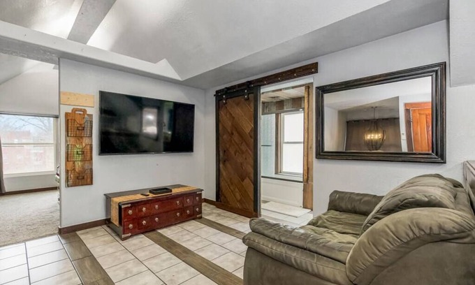 Northeast Kansas City House | Downtown KC - Central Location - 1 bed Oasis