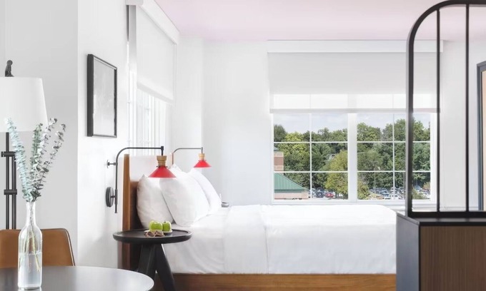 Lexington Hotel | Downtown Lexington Retreat, Relaxing Room w/Upscale Furnishings