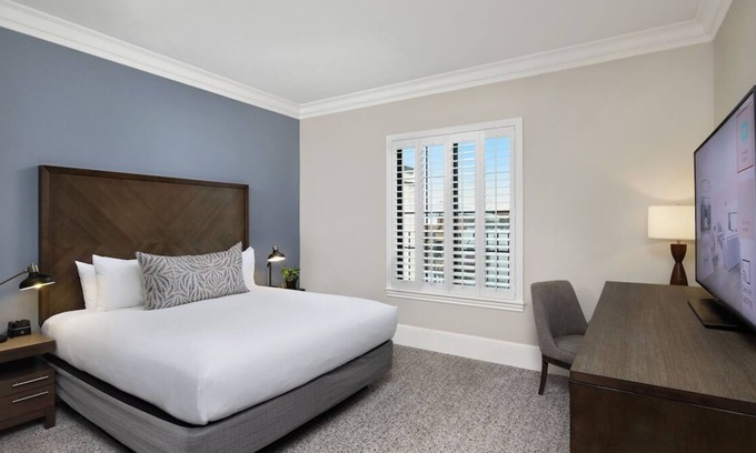 Winters House | Downtown Location! Two Classy and Pet-friendly Accommodations with Free Parking!