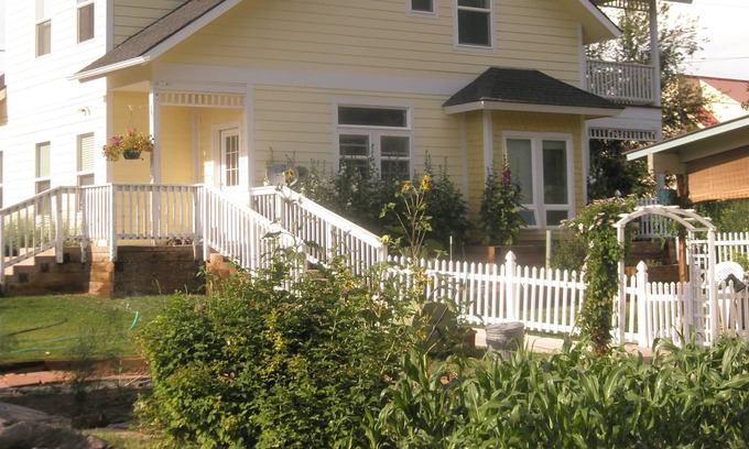 Pagosa Springs Cottage | Downtown Location near Springs and Restaurants