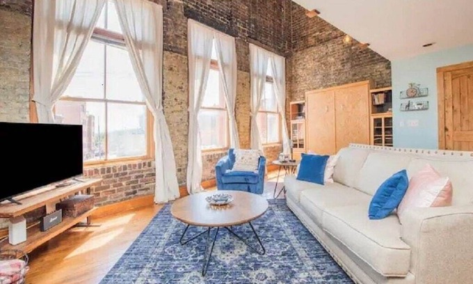 Old City Condo | Downtown Loft - Pet Friendly - 2 Queen Beds