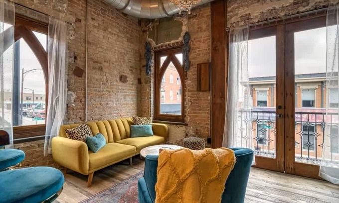Downtown Springfield Apartment | Downtown Loft! Walk to Everything!