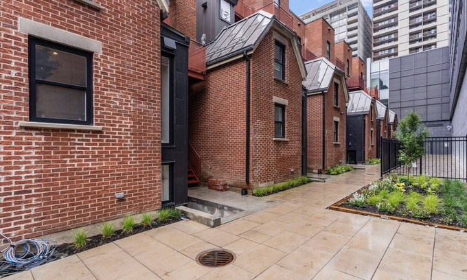 Shaughnessy Village House | Downtown MTL's Exclusive 1-BR Tiny House Retreats: 30-Day Urban Escapes!