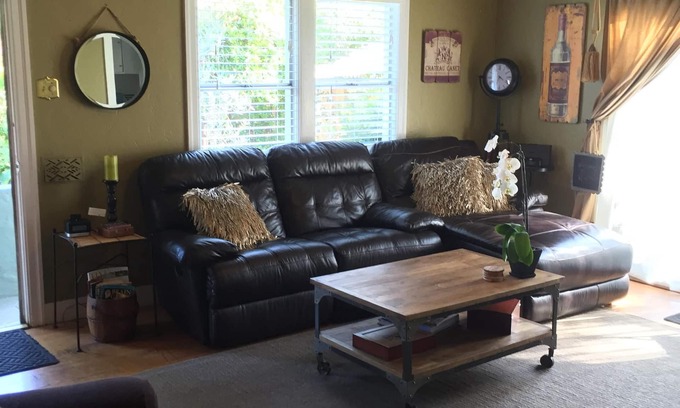 Napa Cottage | Downtown Napa Cottage- walking distance to City Center