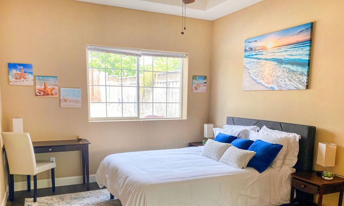 Northside House | Downtown Oasis | Vaulted Ceiling | EZ Parking