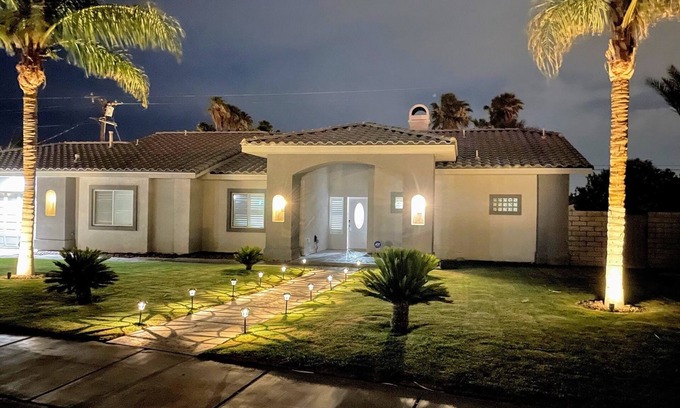 Racquet Club South House | Downtown Palm Springs, 4 King Bedrooms, Salted Pool, Game Room, Pergola, Spa