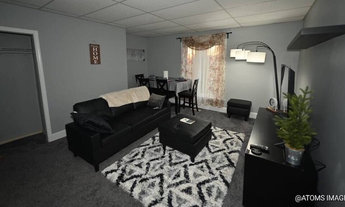 Windsor Park House | Downtown Peace Lodge (Kitchen and laundry included)