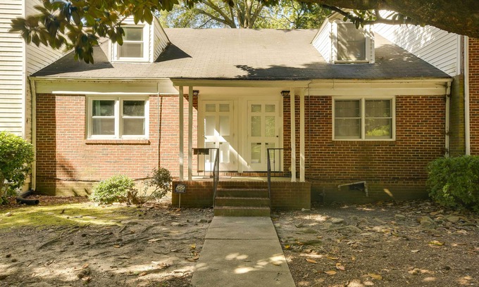 Cameron Village Apartment | Downtown Raleigh Condo ~ 2 Mi to Ncsu Campus!