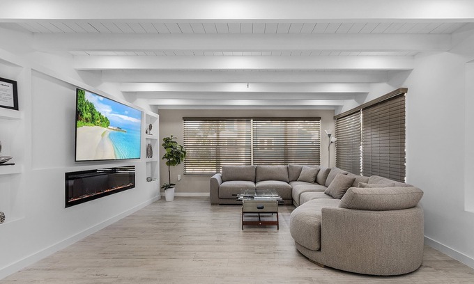 Fort Myers River District House | Downtown Retreat