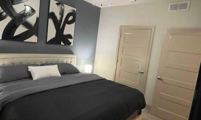 Chestnut Apartment | Downtown Retreat with Resort Perks- Pool, Wifi, Pets Allowed