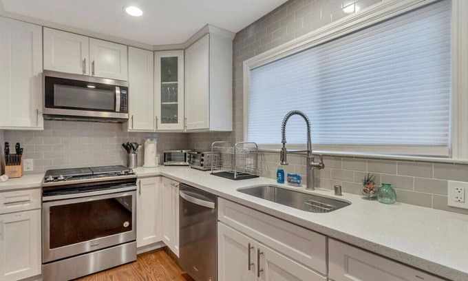 Northside House | Downtown SJ l Silicon Valley l 3 Bedroom Home