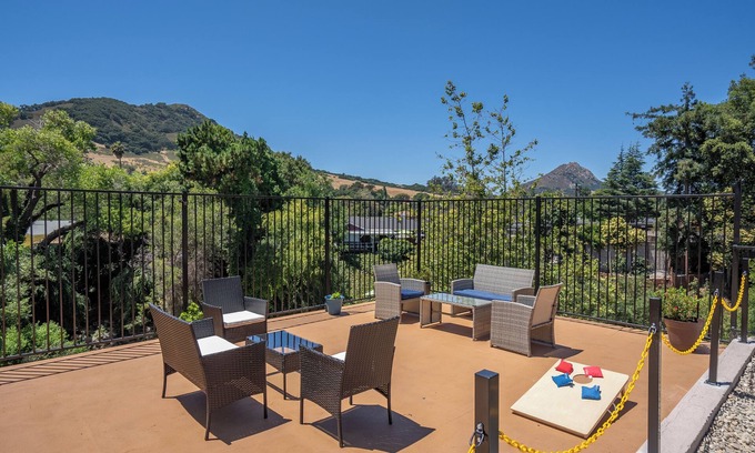 San Luis Obispo Hotel | Downtown SLO Inn - San Luis Obispo