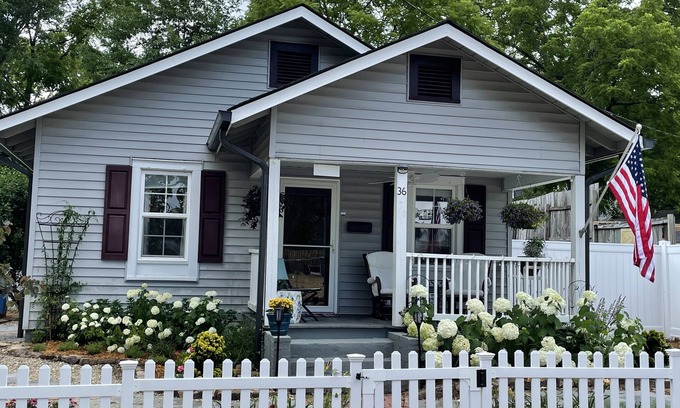 Brevard House | Downtown Southern Comfort * Comfort + Location + Amenities + Carport!