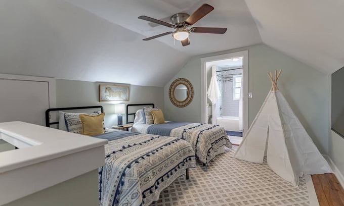 Elizabethtown House | Downtown Stay