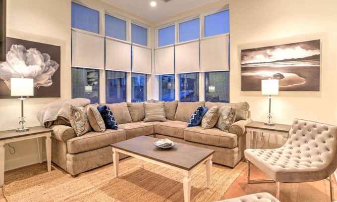 East End - Valley Street House | Downtown Townhome with Private Elevator