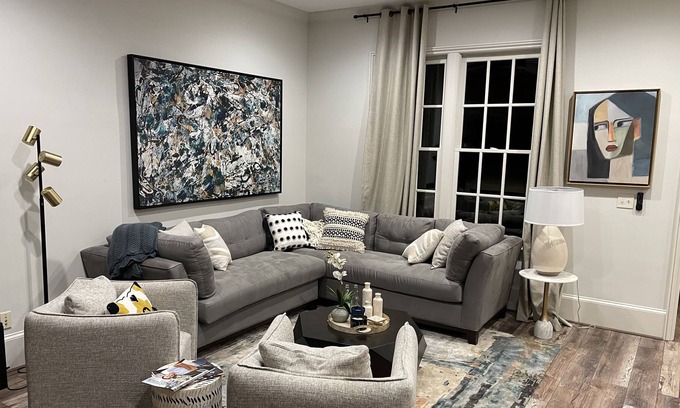 Woodstock House | Downtown Woodstock Luxury 3/3.5 Entire 3-level Townhouse