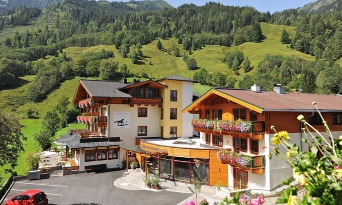 Fusch an der Grossglocknerstrasse Apartment | DR main building/1 extra bed/BB - Ponyhof, Feriendorf-Hotel-Pension